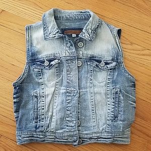 Denim distressed cropped vest
